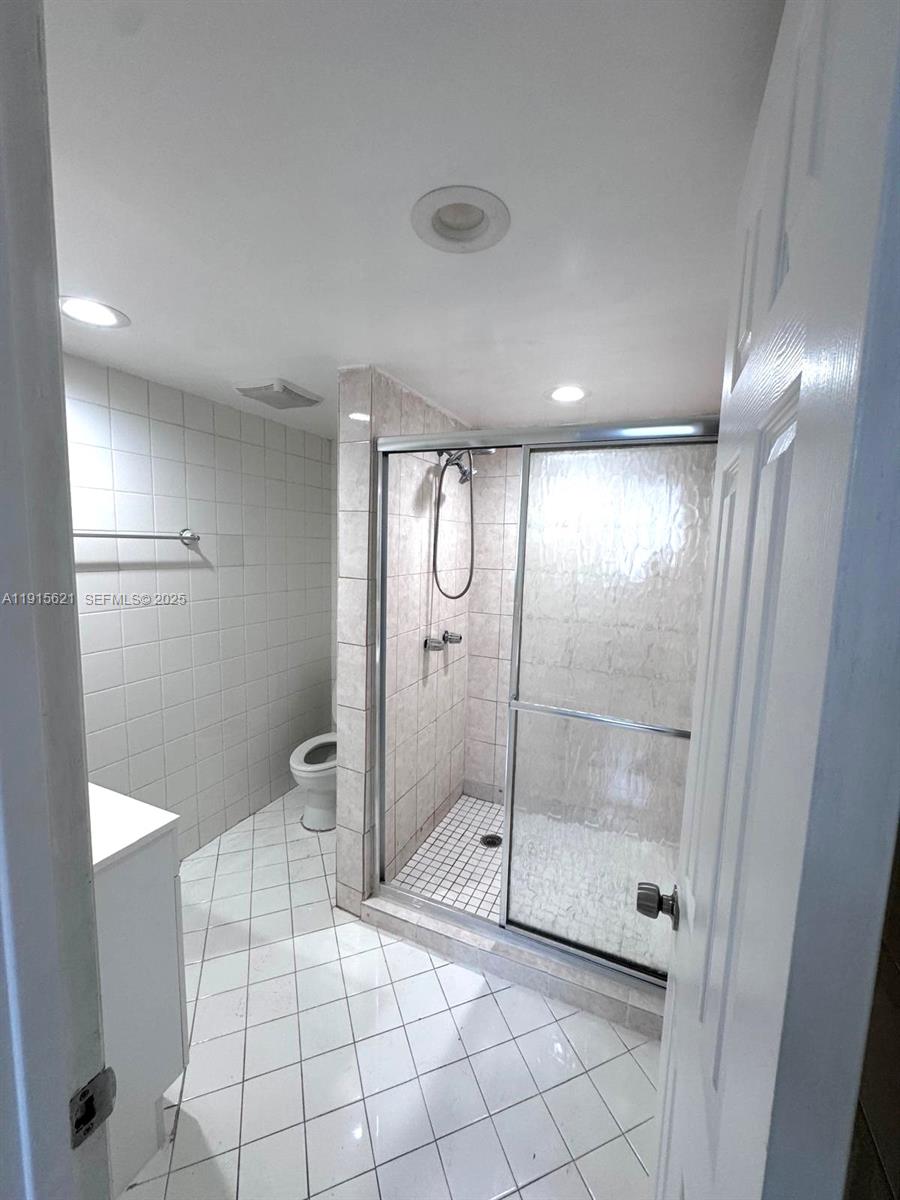 SAMARI LAKE EAST CONDO - Residential