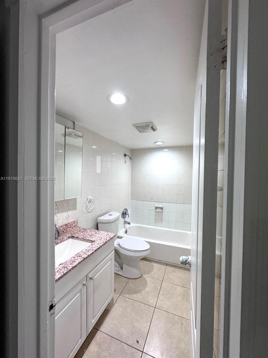 SAMARI LAKE EAST CONDO - Residential