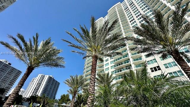 20201 E Country Club Dr 308