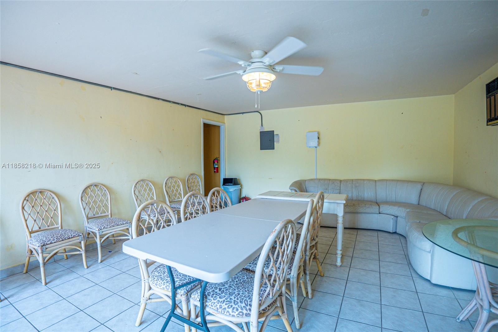 SANTA MONICA CONDOMINIUM - Residential