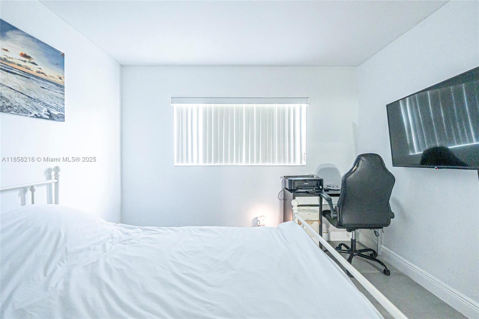 SANTA MONICA CONDOMINIUM - Residential