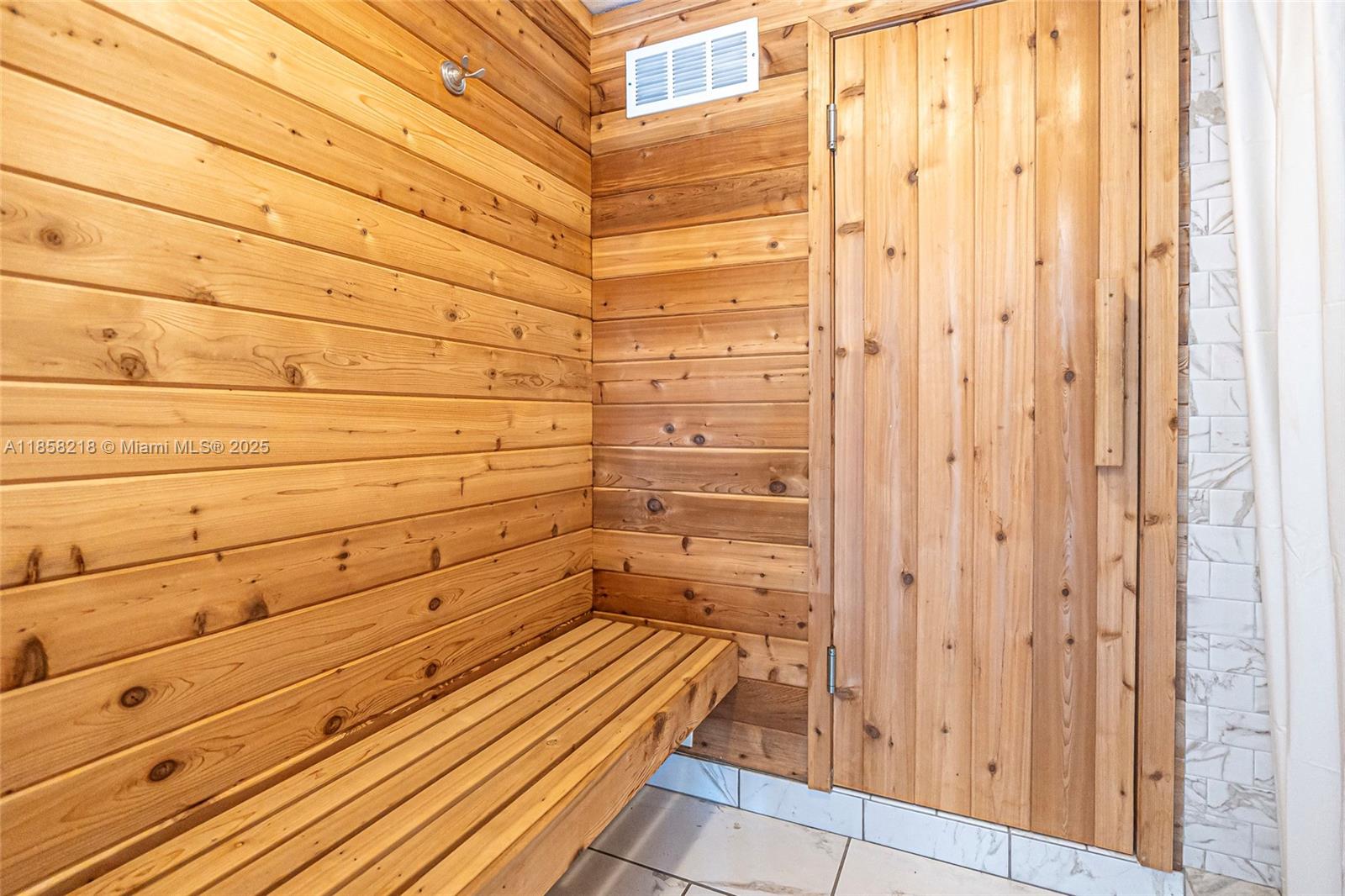 SANTA MONICA CONDOMINIUM - Residential