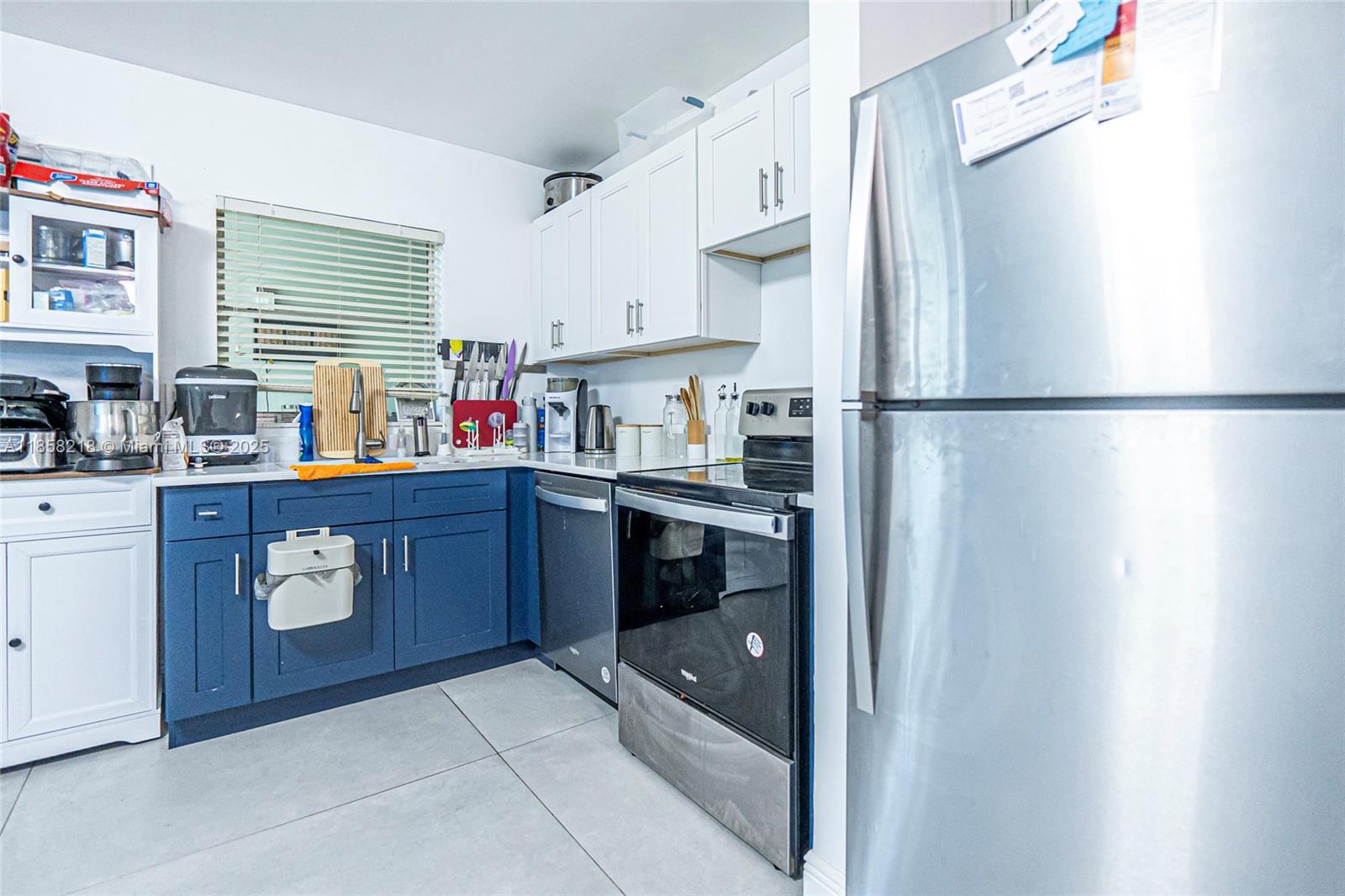 SANTA MONICA CONDOMINIUM - Residential