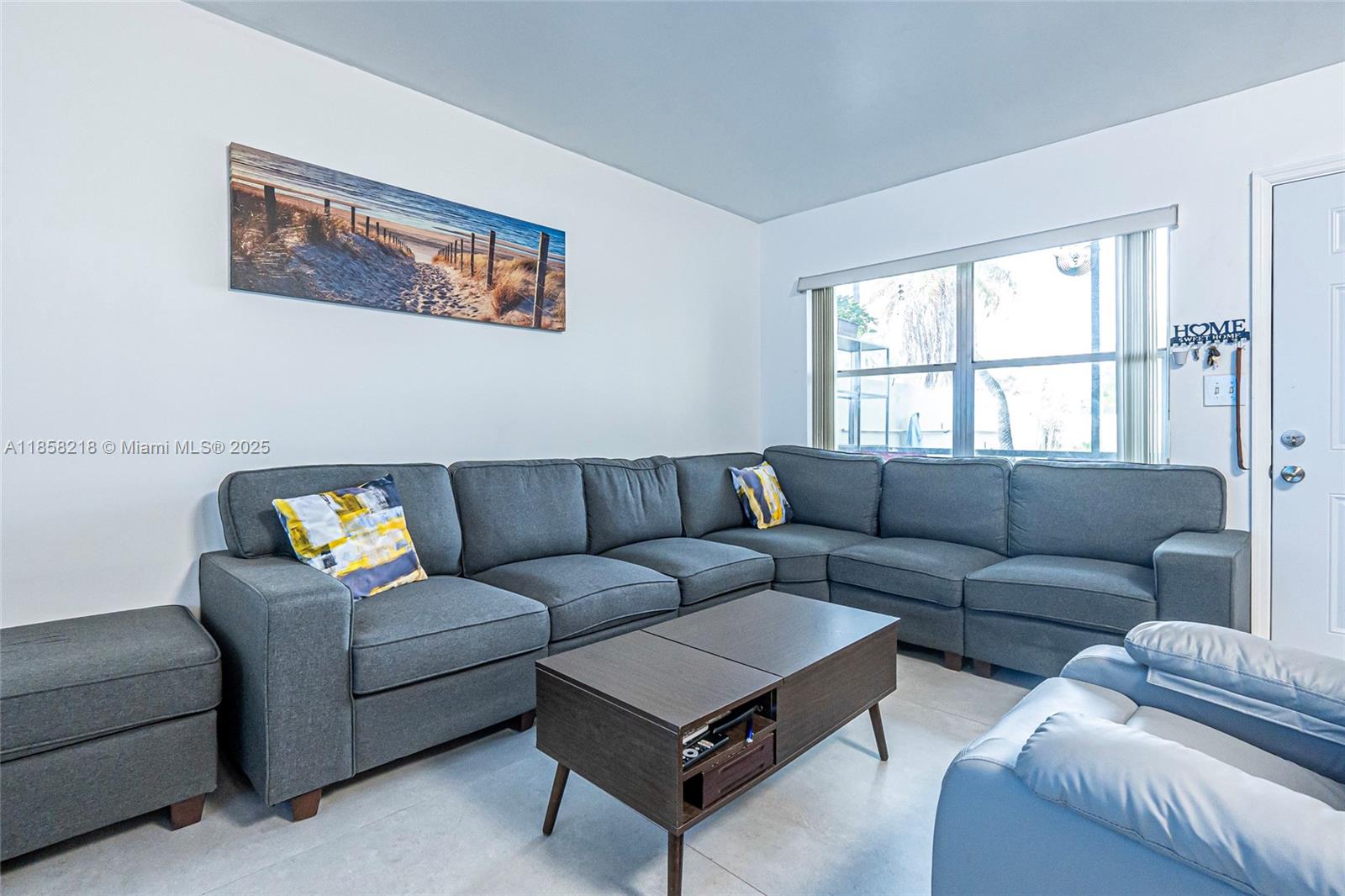 SANTA MONICA CONDOMINIUM - Residential