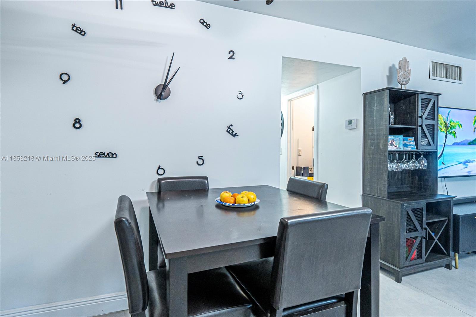 SANTA MONICA CONDOMINIUM - Residential