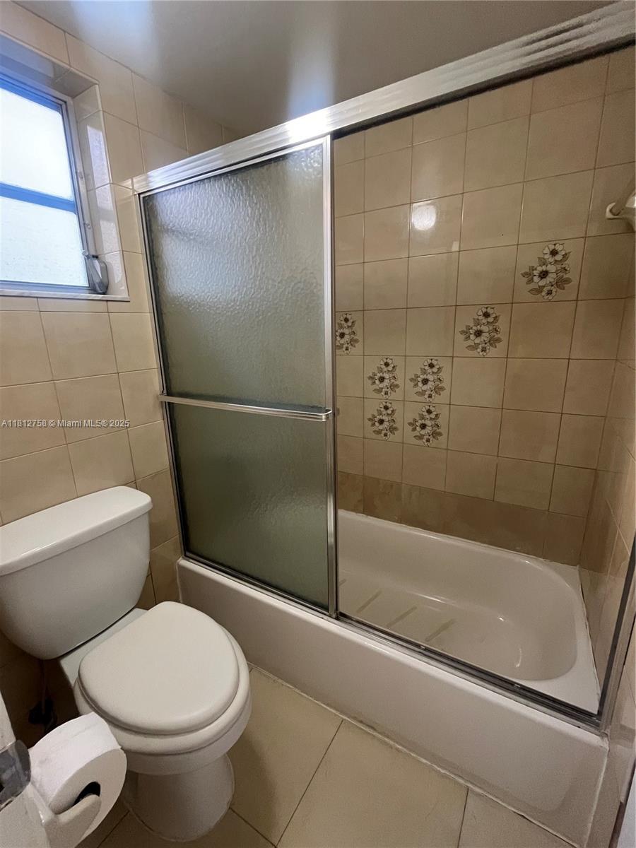 9137 Fontainebleau Blvd 2, Miami, Broward County, Florida - 3 Bedrooms  
2 Bathrooms - 