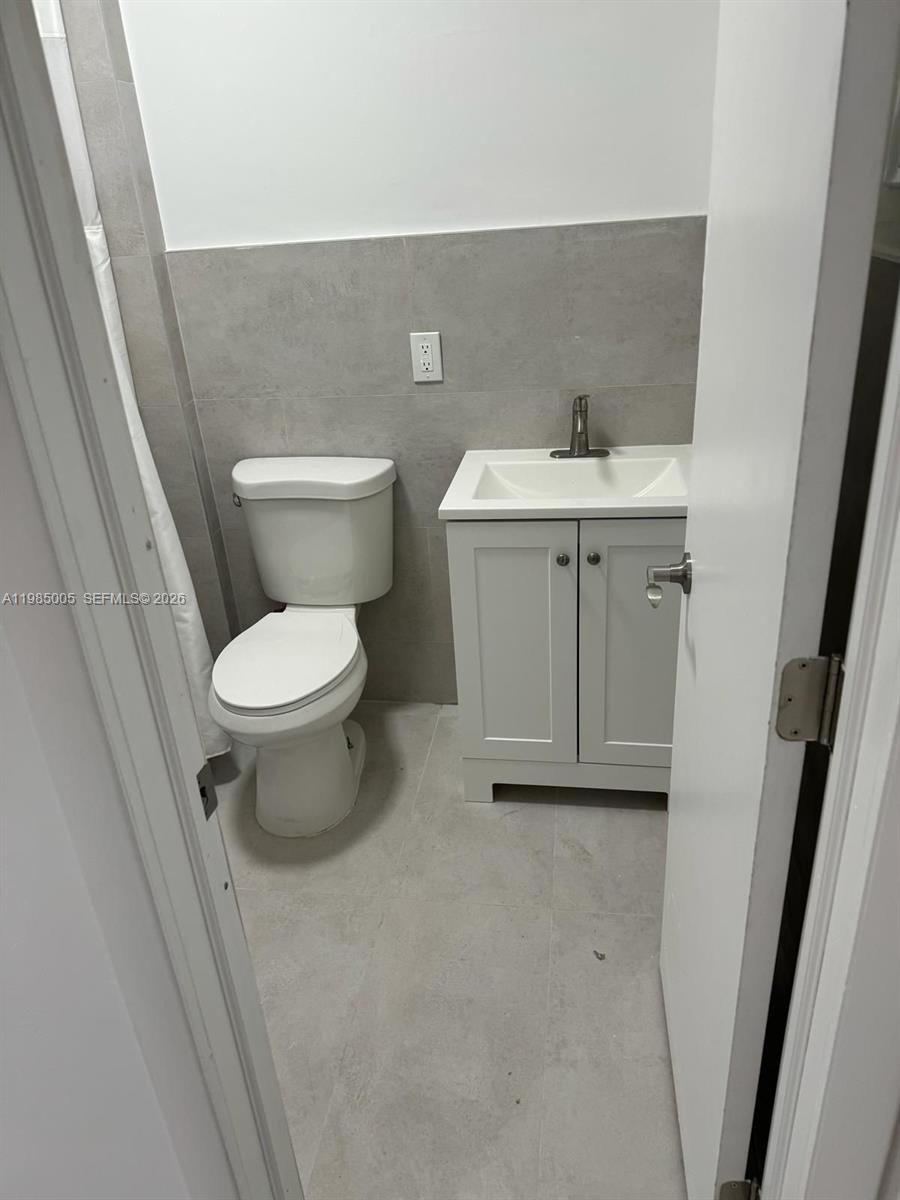 M C ESTATES - Residential Lease