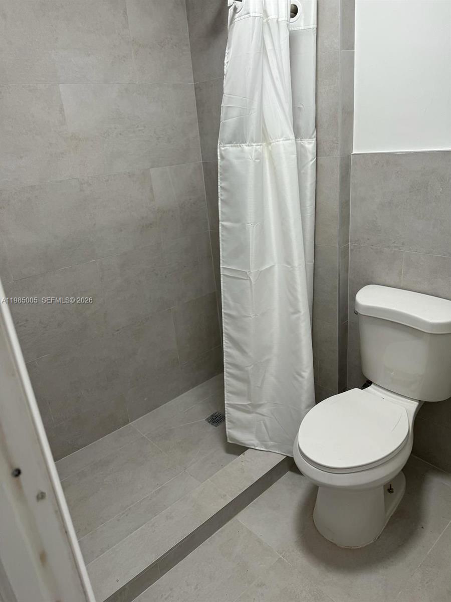 M C ESTATES - Residential Lease