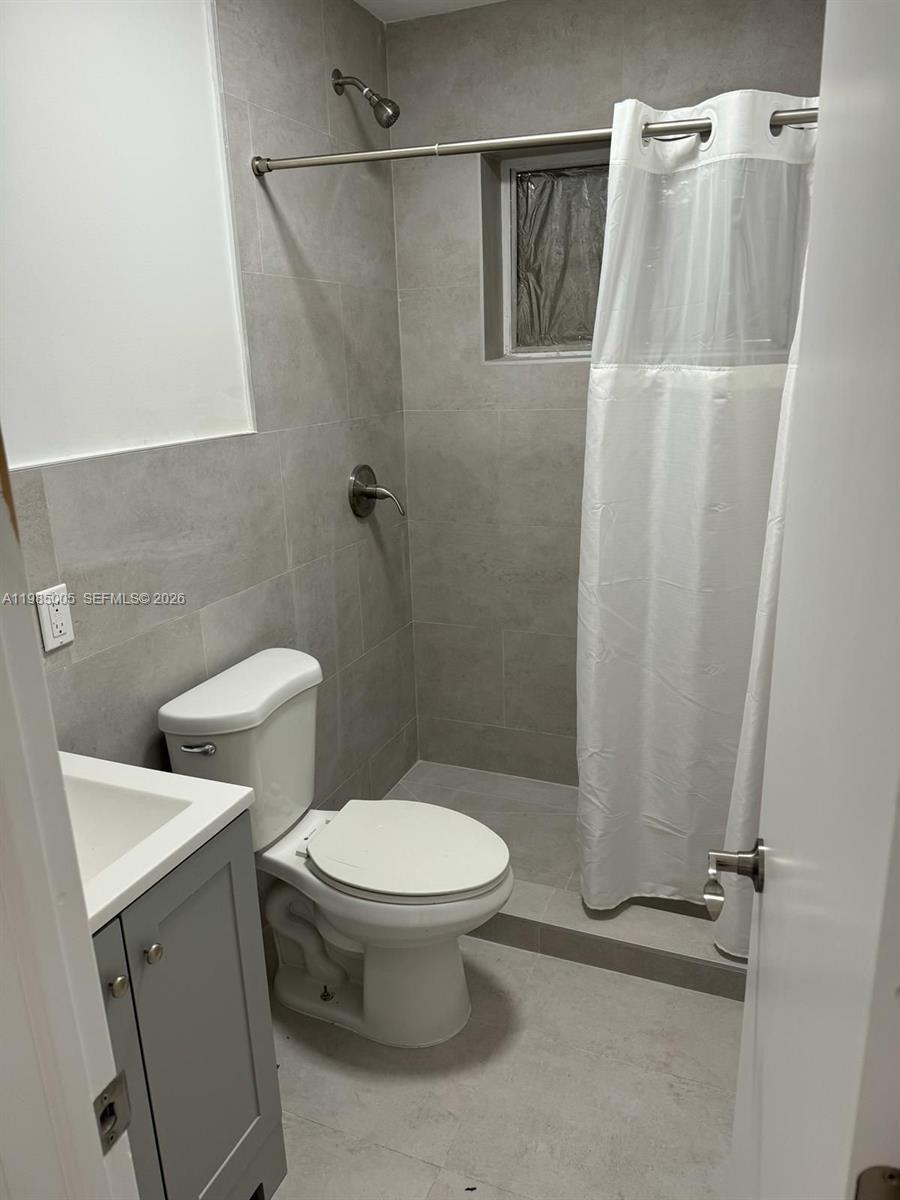 M C ESTATES - Residential Lease