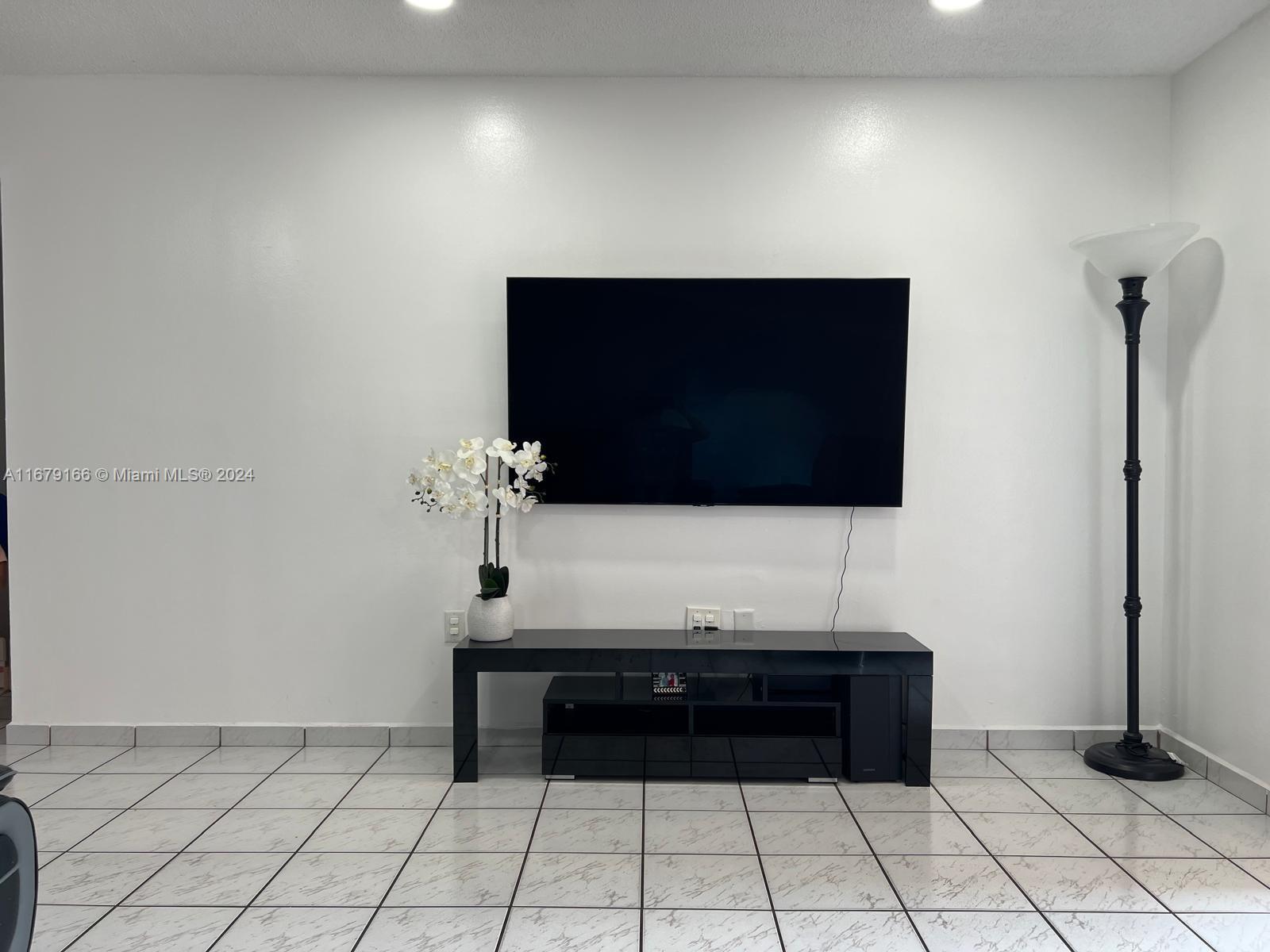 GOLDEN GATE CONDO PHASE I - Residential