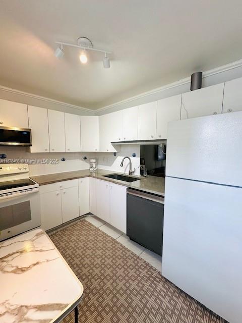 FAIRWAYS CO-OP - Residential Lease