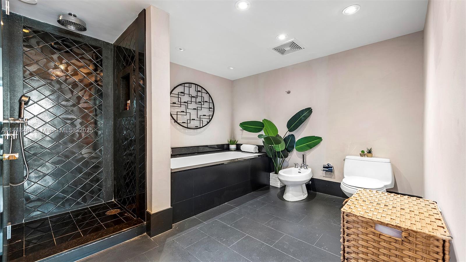 SETAI RESORT & RESIDENCES - Residential Lease