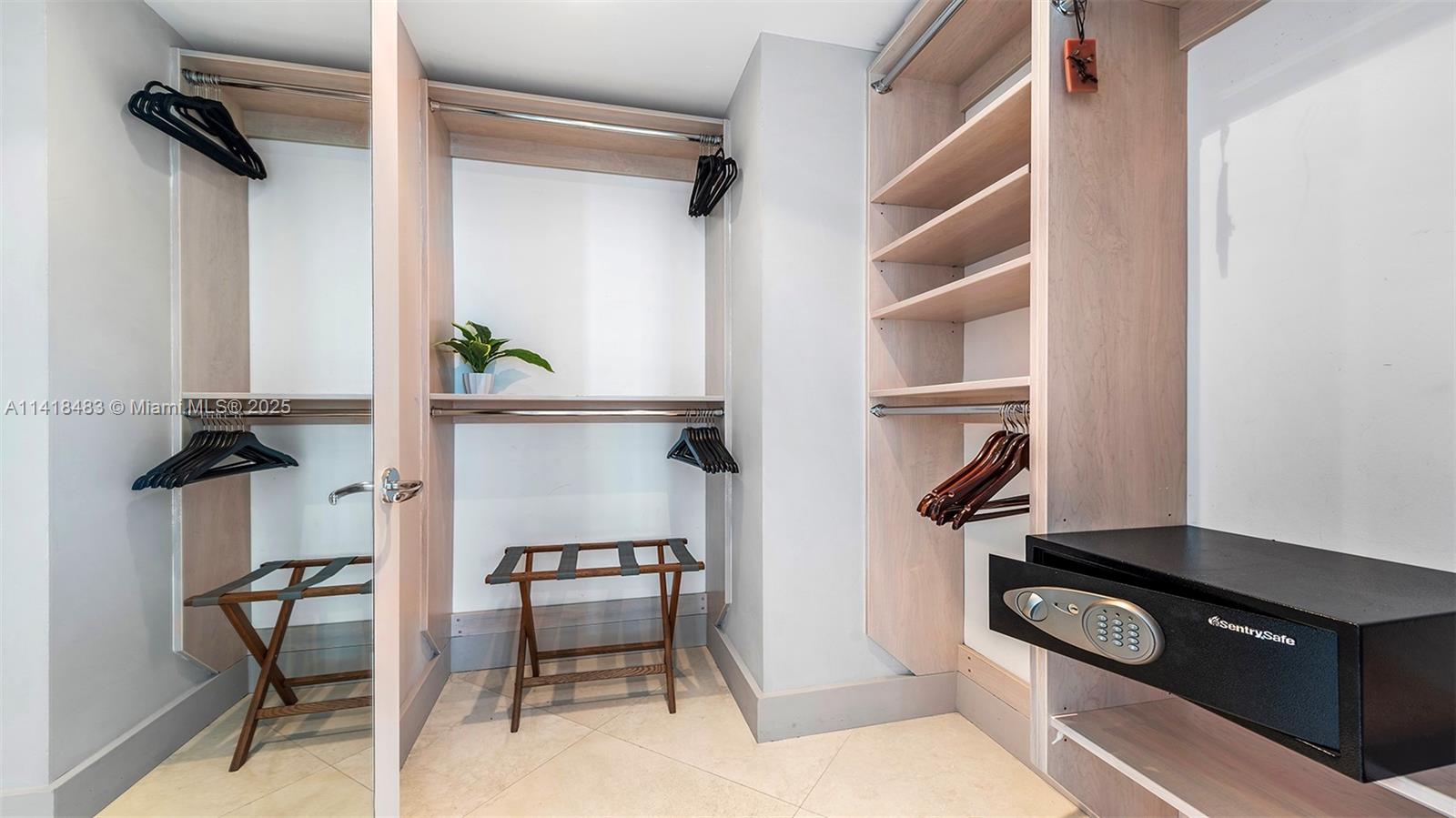 SETAI RESORT & RESIDENCES - Residential Lease