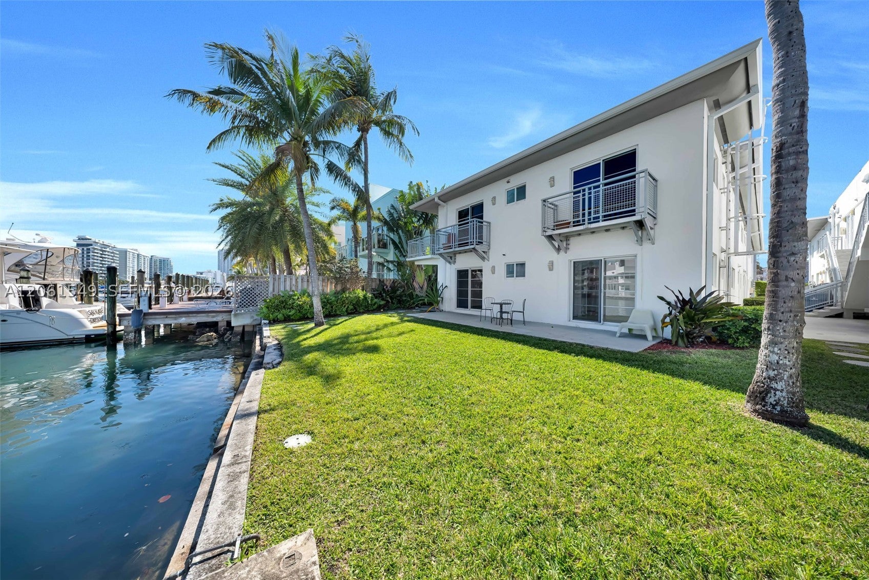 6905 Bay Dr