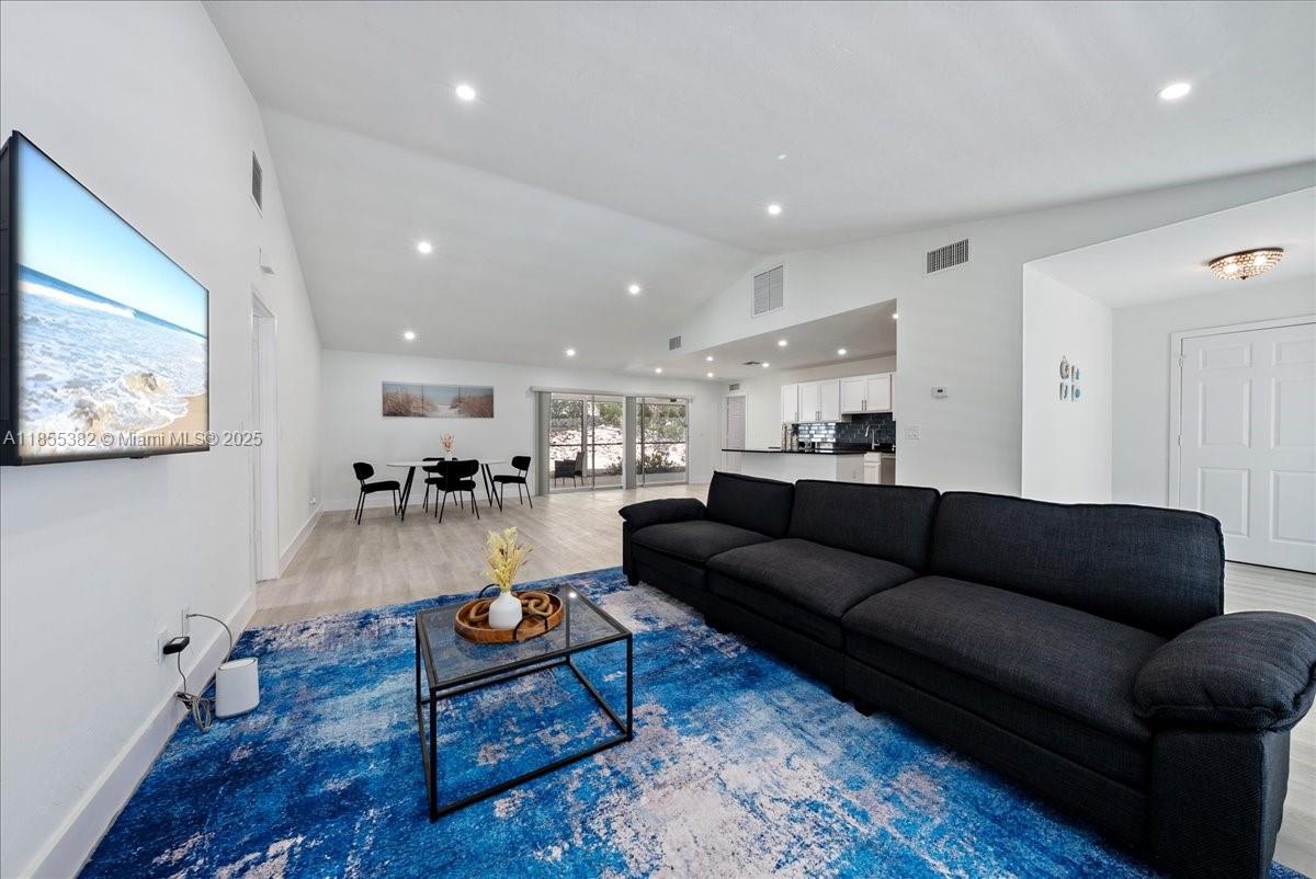 773700 - MARCO BEACH UNIT - Residential