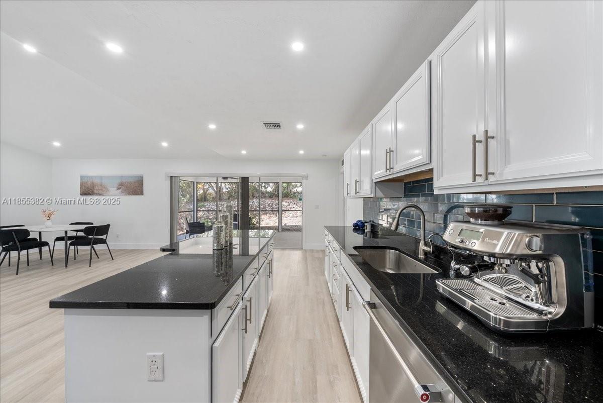 773700 - MARCO BEACH UNIT - Residential