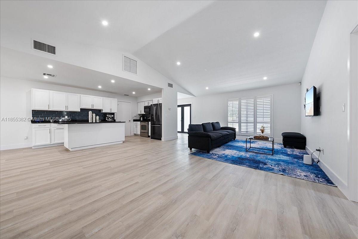 773700 - MARCO BEACH UNIT - Residential