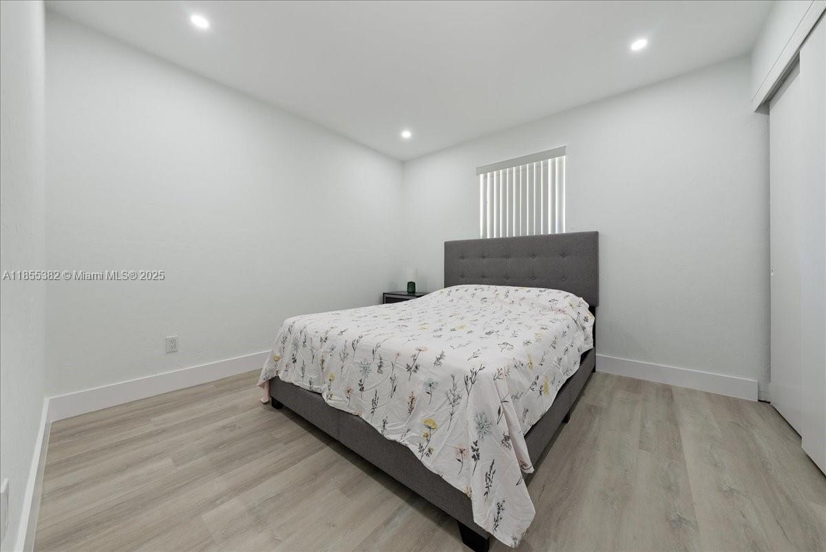 773700 - MARCO BEACH UNIT - Residential