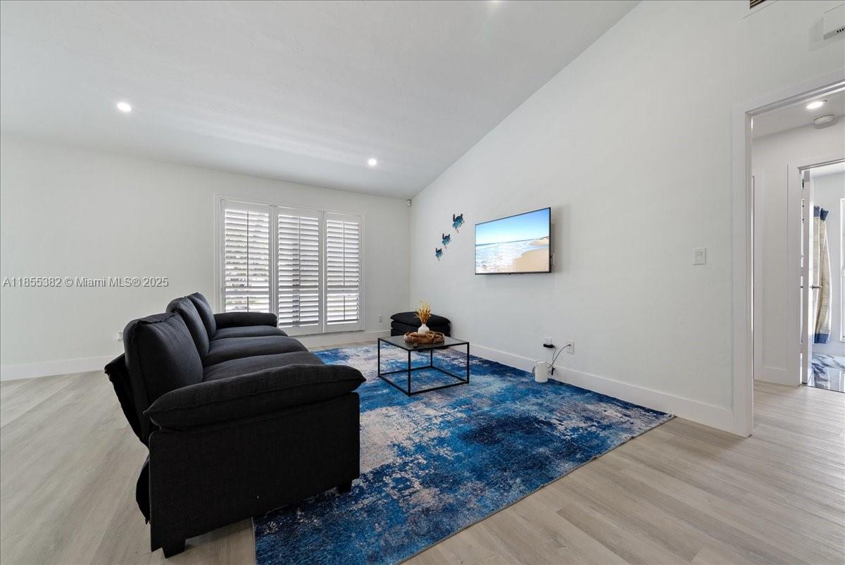 773700 - MARCO BEACH UNIT - Residential