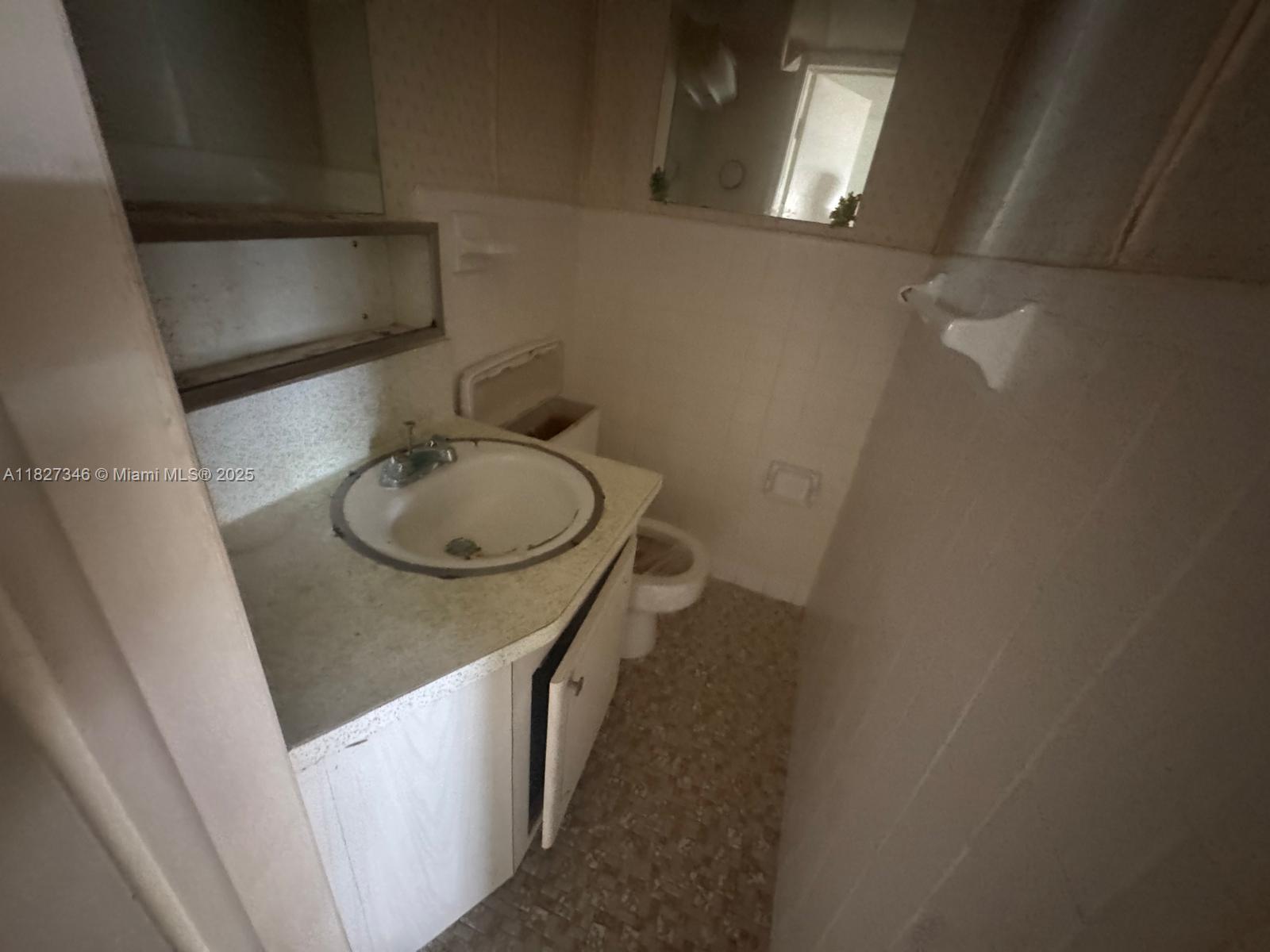 CRYSTAL COURT MANOR NO 7 - Residential