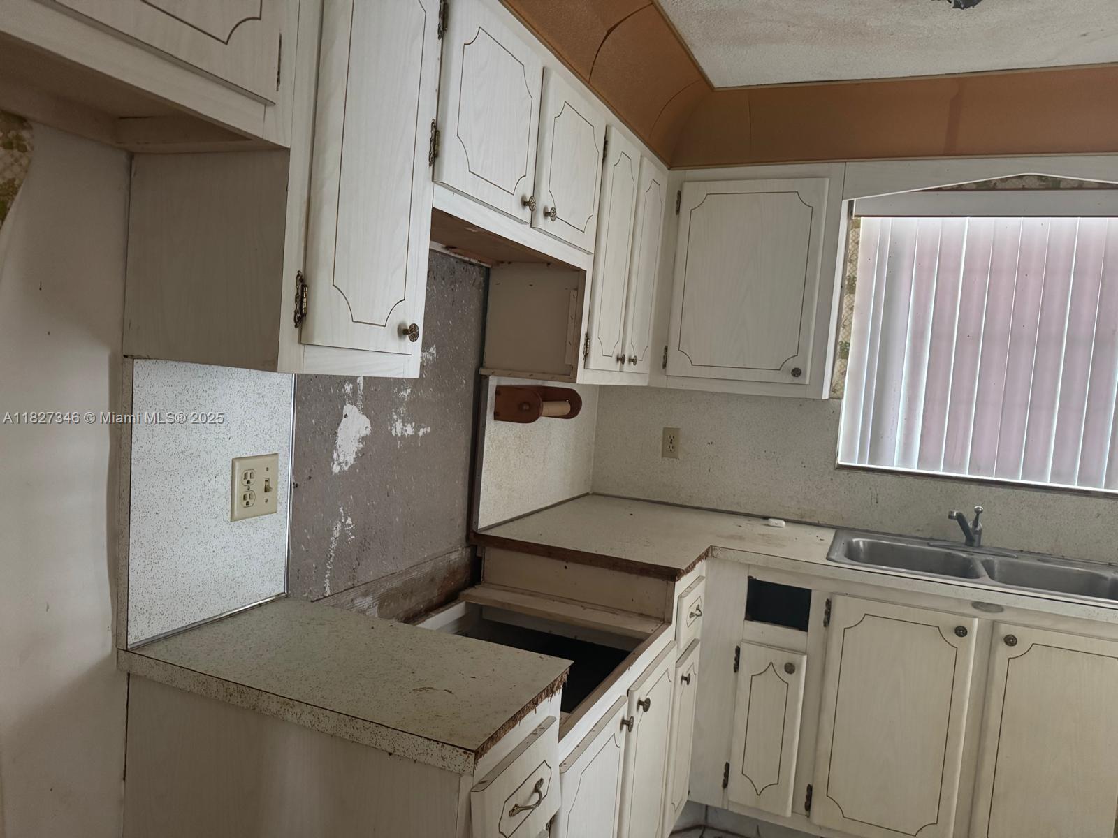 CRYSTAL COURT MANOR NO 7 - Residential