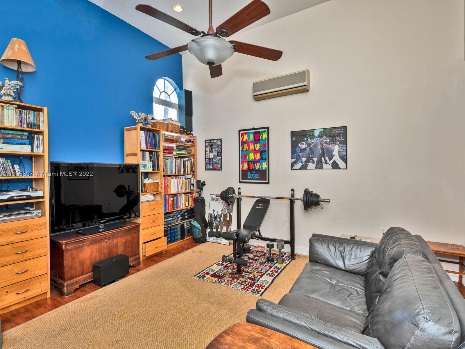 PINEWOOD HOMES - Residential