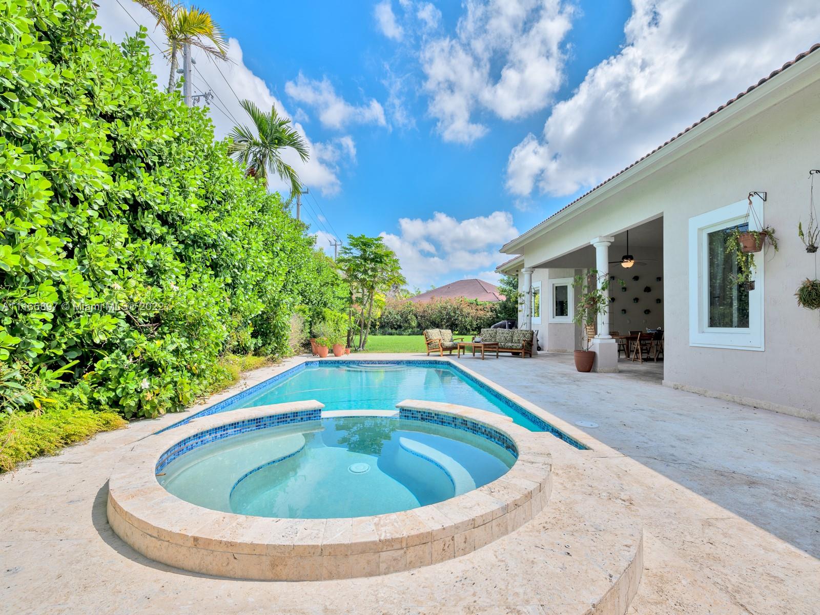 PINEWOOD HOMES - Residential