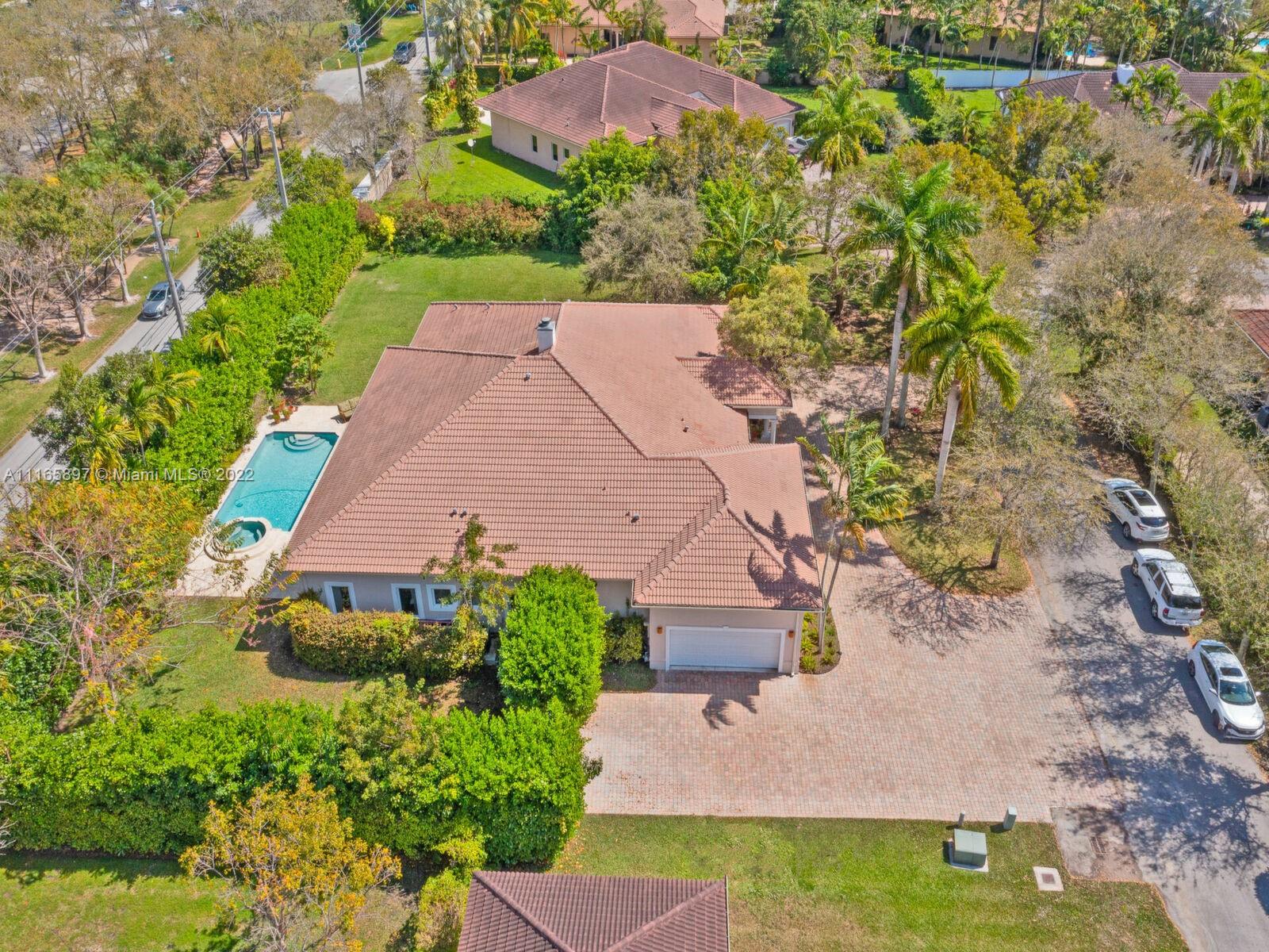 PINEWOOD HOMES - Residential