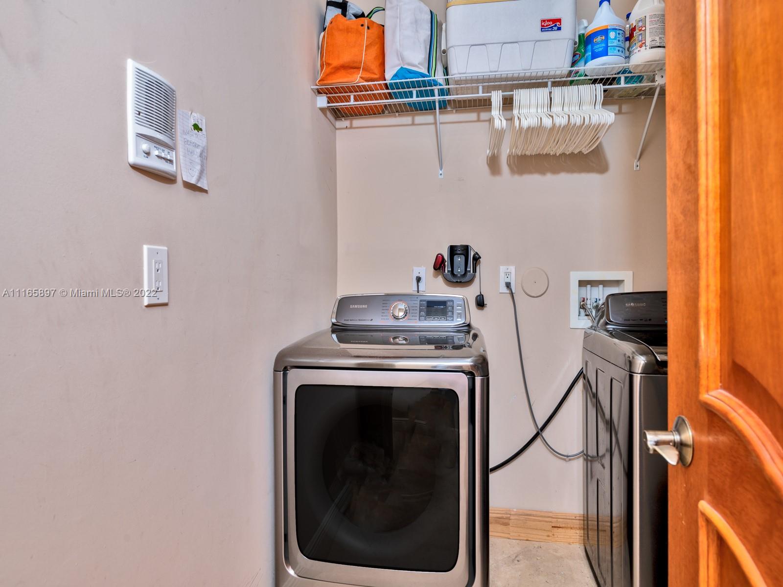 PINEWOOD HOMES - Residential