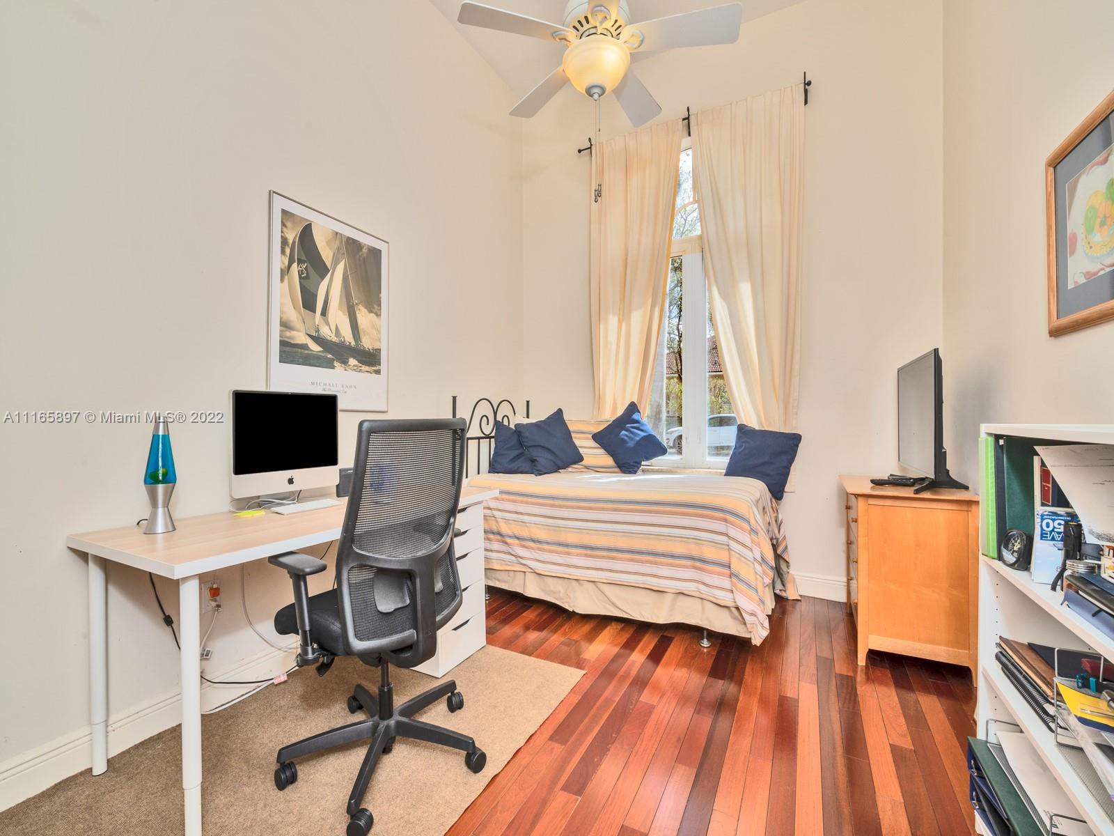 PINEWOOD HOMES - Residential