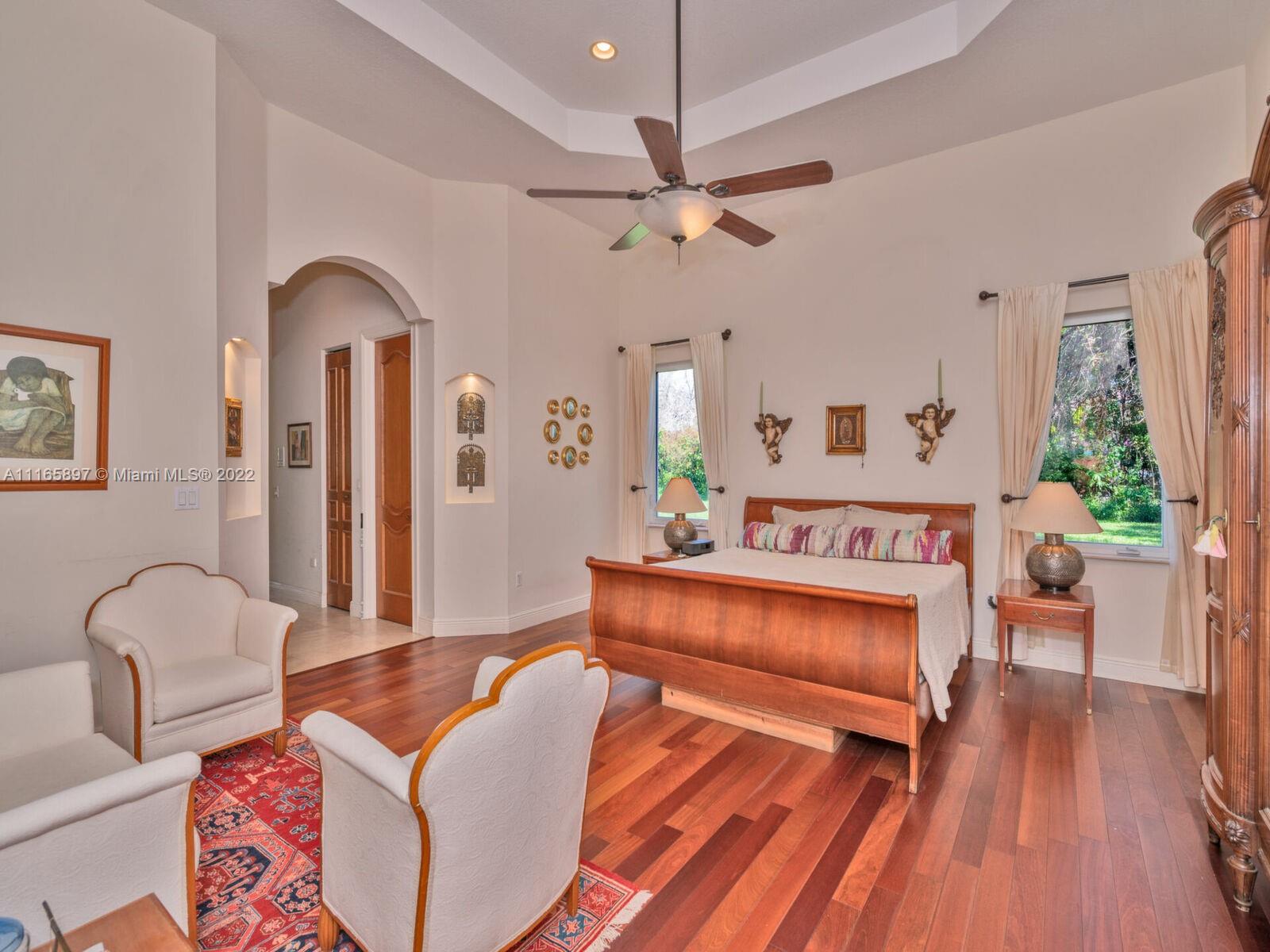 PINEWOOD HOMES - Residential