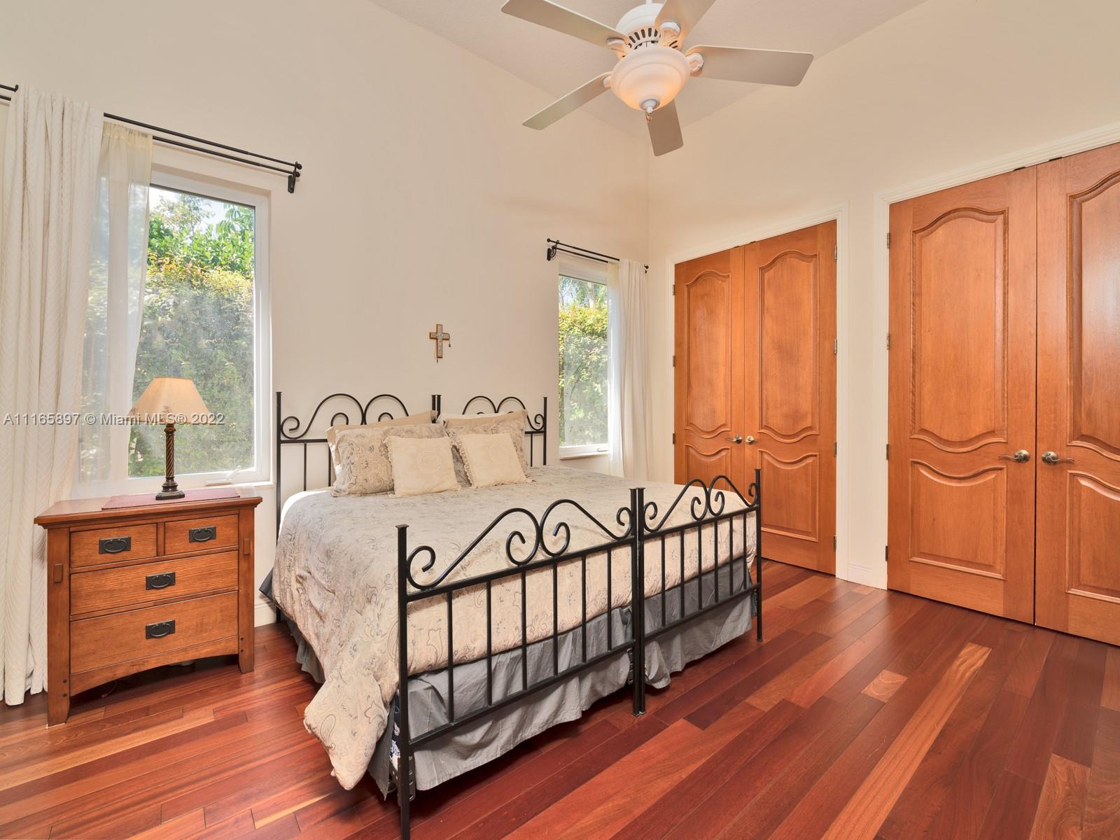 PINEWOOD HOMES - Residential