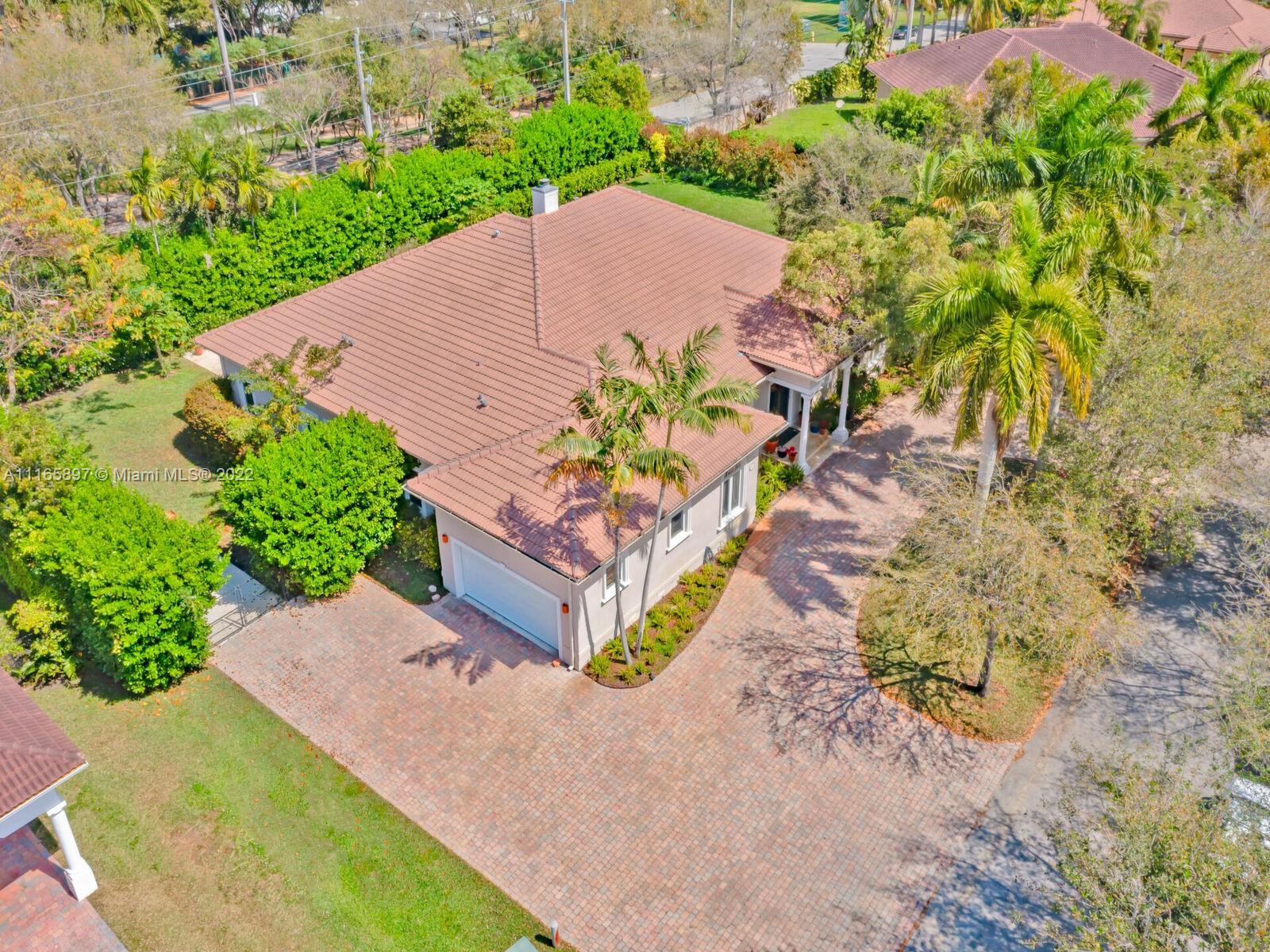 PINEWOOD HOMES - Residential