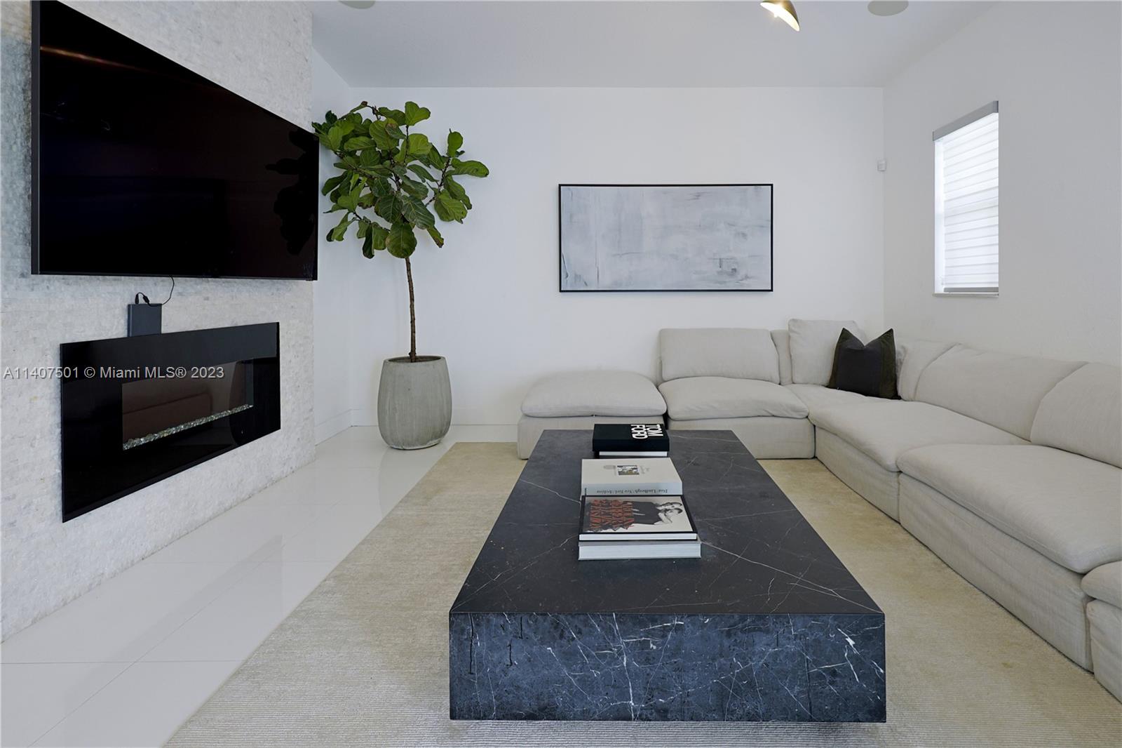 CORAL PARK ESTATES SEC 8 - Residential Lease