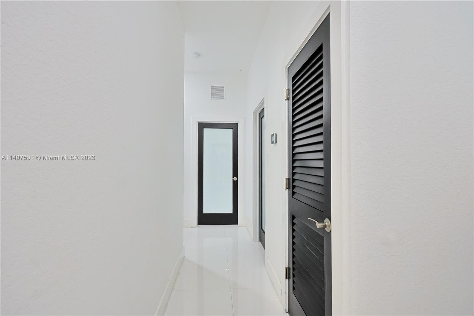 CORAL PARK ESTATES SEC 8 - Residential Lease