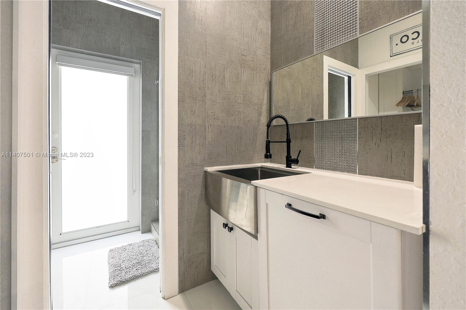 CORAL PARK ESTATES SEC 8 - Residential Lease