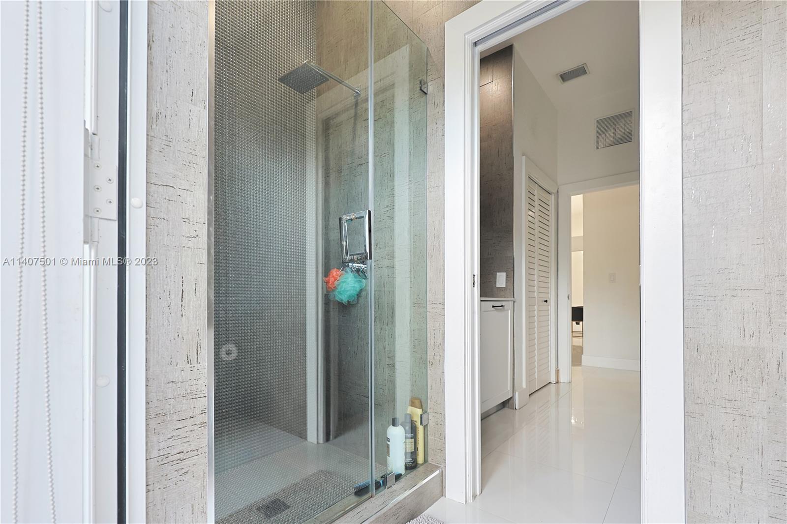 CORAL PARK ESTATES SEC 8 - Residential Lease