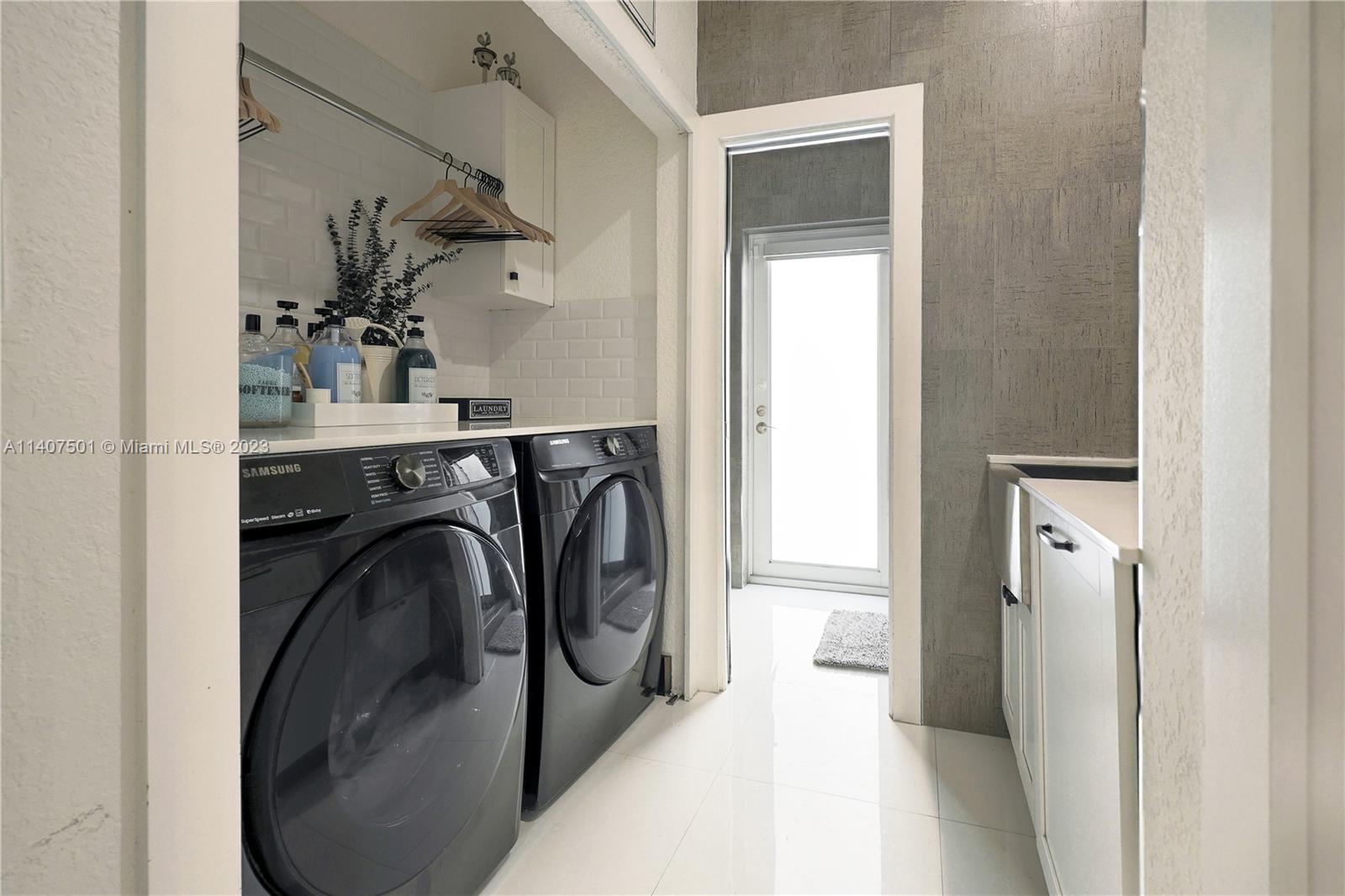 CORAL PARK ESTATES SEC 8 - Residential Lease