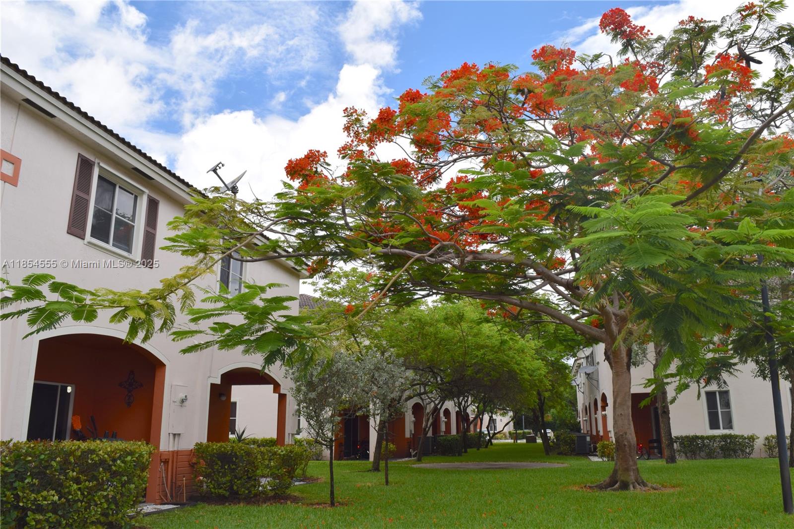 SOLABELLA CONDO - Residential