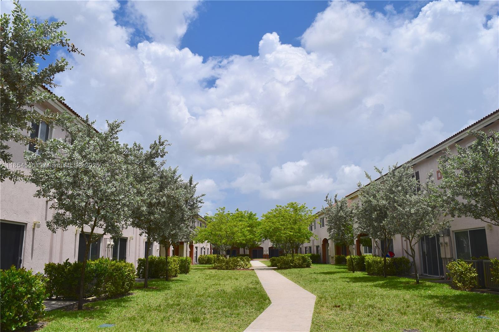 SOLABELLA CONDO - Residential