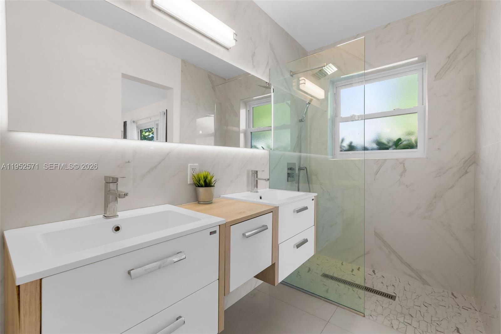 TROPICAL MANORS ADD - Residential