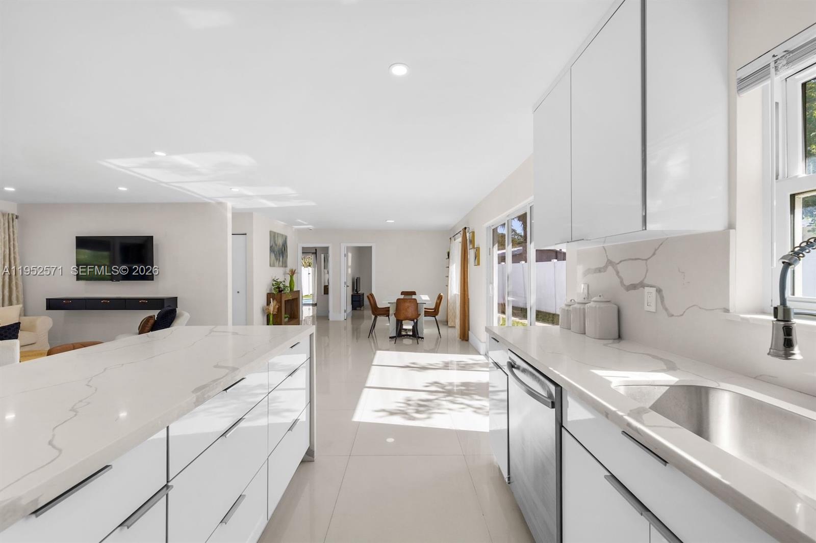 TROPICAL MANORS ADD - Residential