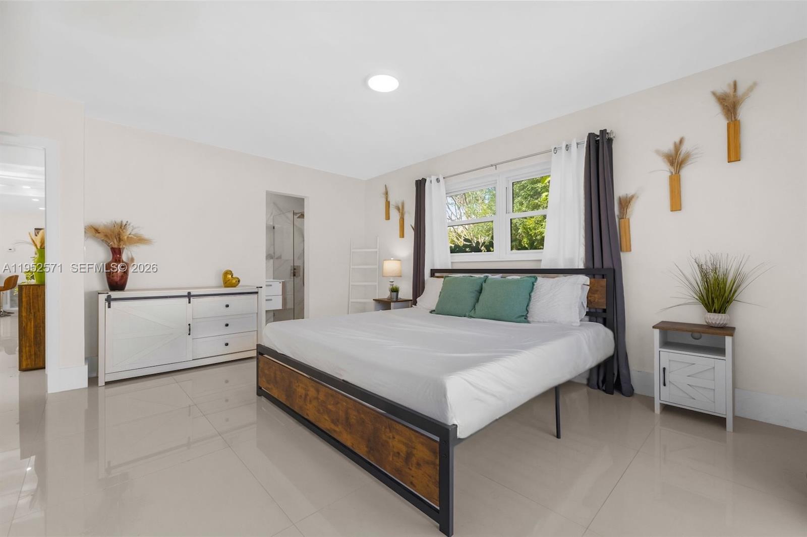 TROPICAL MANORS ADD - Residential