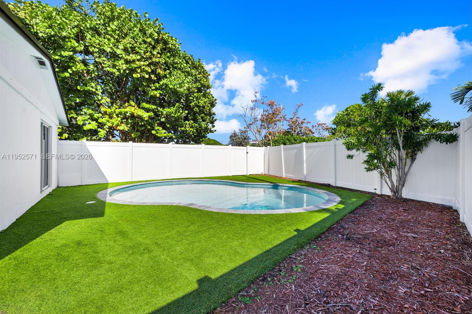 TROPICAL MANORS ADD - Residential