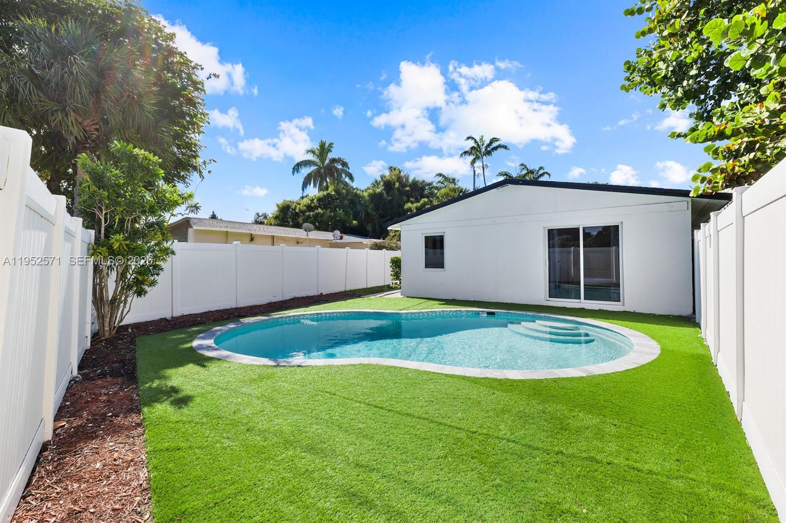 TROPICAL MANORS ADD - Residential