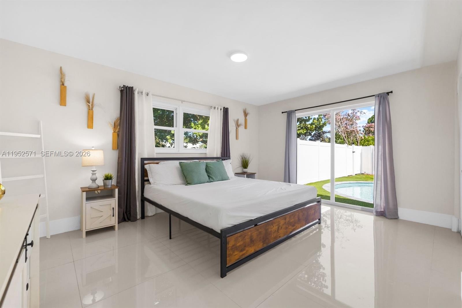 TROPICAL MANORS ADD - Residential