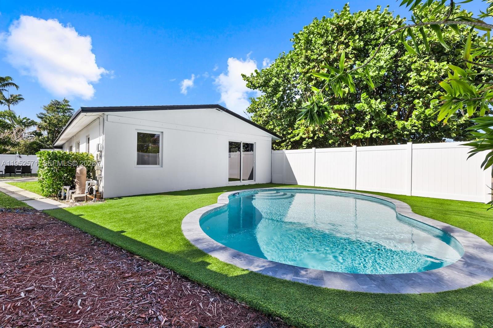 TROPICAL MANORS ADD - Residential