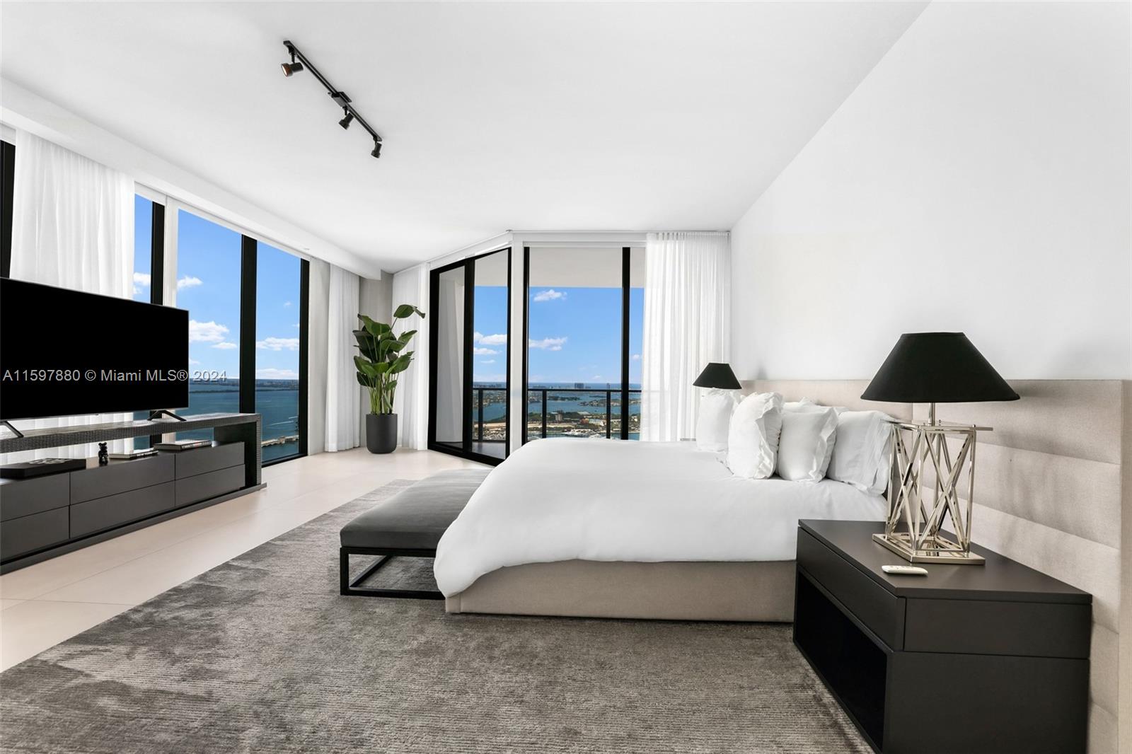 ONE THOUSAND MUSEUM CONDO - Residential