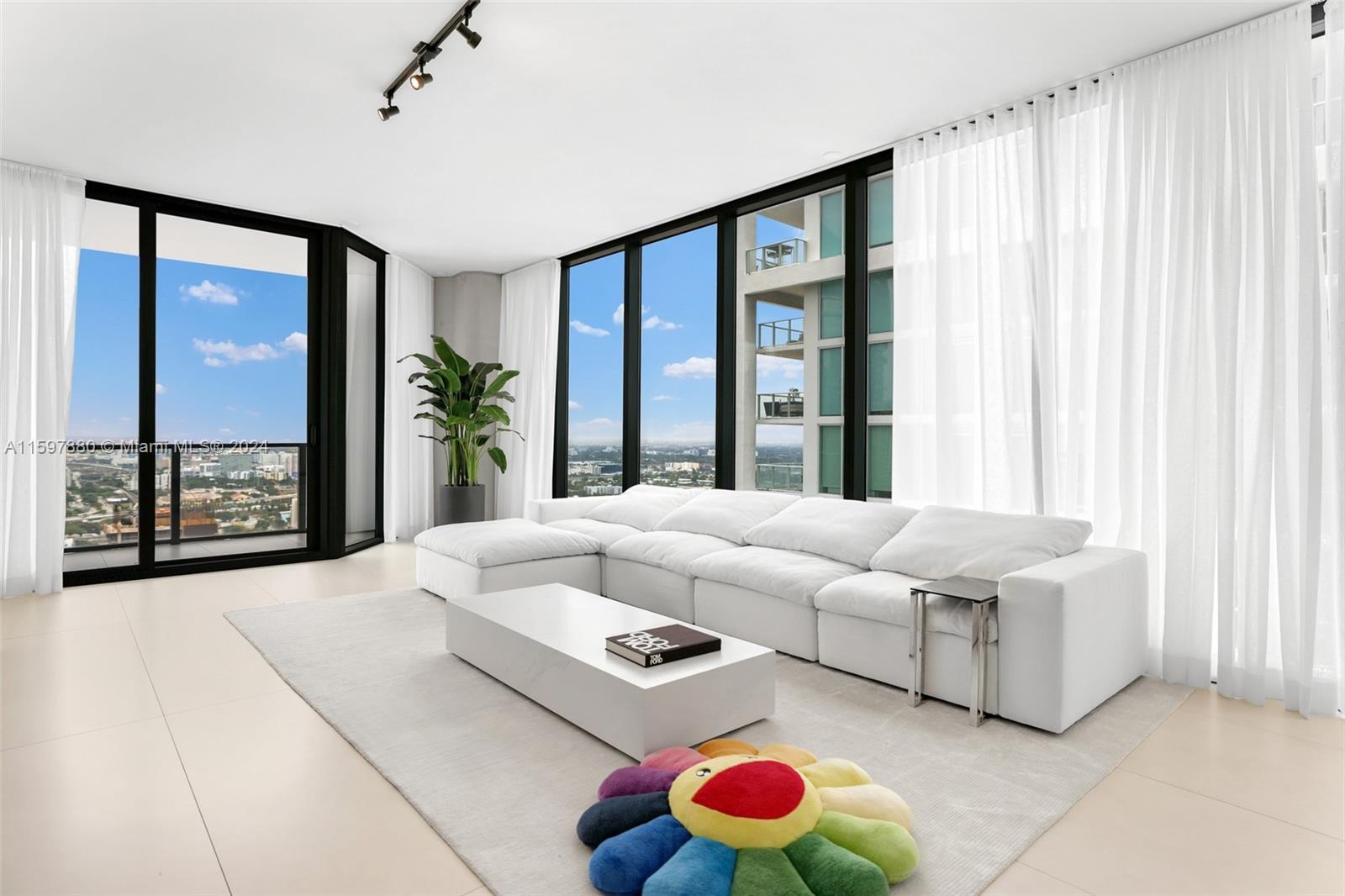 ONE THOUSAND MUSEUM CONDO - Residential