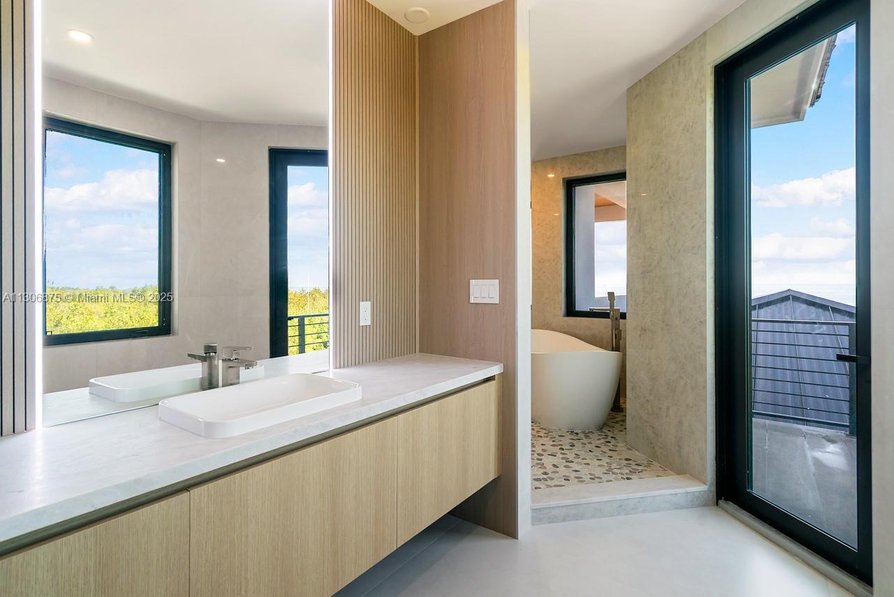 COCO PLUM BEACH REPLAT - Residential